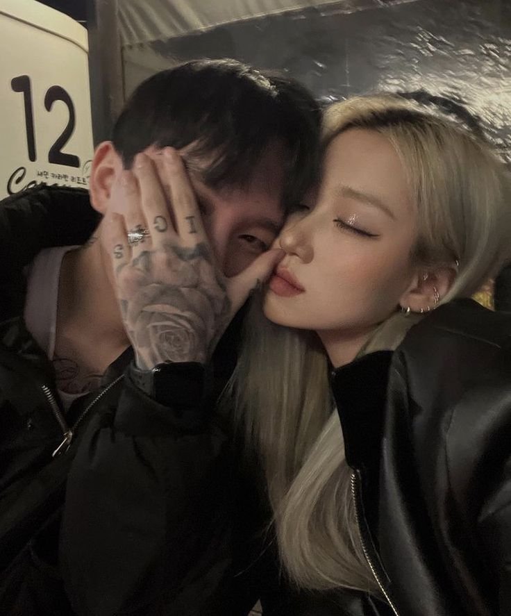 MniEvan_'s tweet photo. You are forever mine 🥰 I love you so much❤ and I can't live without you❤ you mean the world to me💋 https://t.co/jS3fnLTcfB