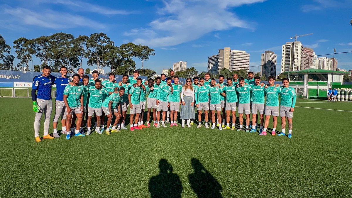 leilapereiralp's tweet photo. Com minha total confiança, vamos em frente em busca de nossos objetivos. Temos muito a celebrar.

O importante é que a Presidente do Palmeiras ACREDITA no trabalho da Comissão Técnica, do Diretor de Futebol e em nossos Jogadores.
Vamos em frente. 

AVANTI PALESTRA! 💚 https://t.co/ruh6bjxvlh