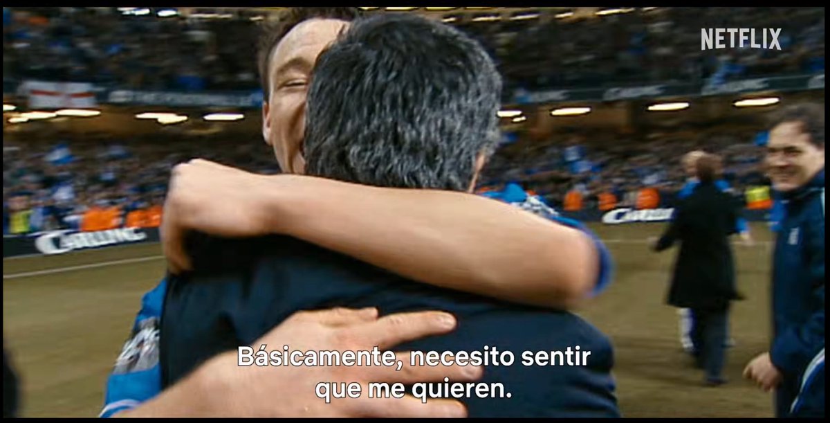 CFCUruguay's tweet photo. Si sos hincha del Chelsea, la serie de Mourinho en Netflix es prácticamente obligatoria.

Habla muchísimo del club: su llegada en 2004, Abramovich, Terry, Lampard, Drogba y aquella generación que cambió para siempre la historia de los Blues.

Pero también muestra al Mourinho de puertas adentro: su personalidad, su liderazgo, su obsesión por competir y esa capacidad para hacerle creer a un grupo que podía ganar contra cualquiera.

Spoiler: cuando volvió para su segundo ciclo, volvió porque necesitaba sentirse querido una vez más, y eso, lo encontraba únicamente en nuestro glorioso Chelsea 💙