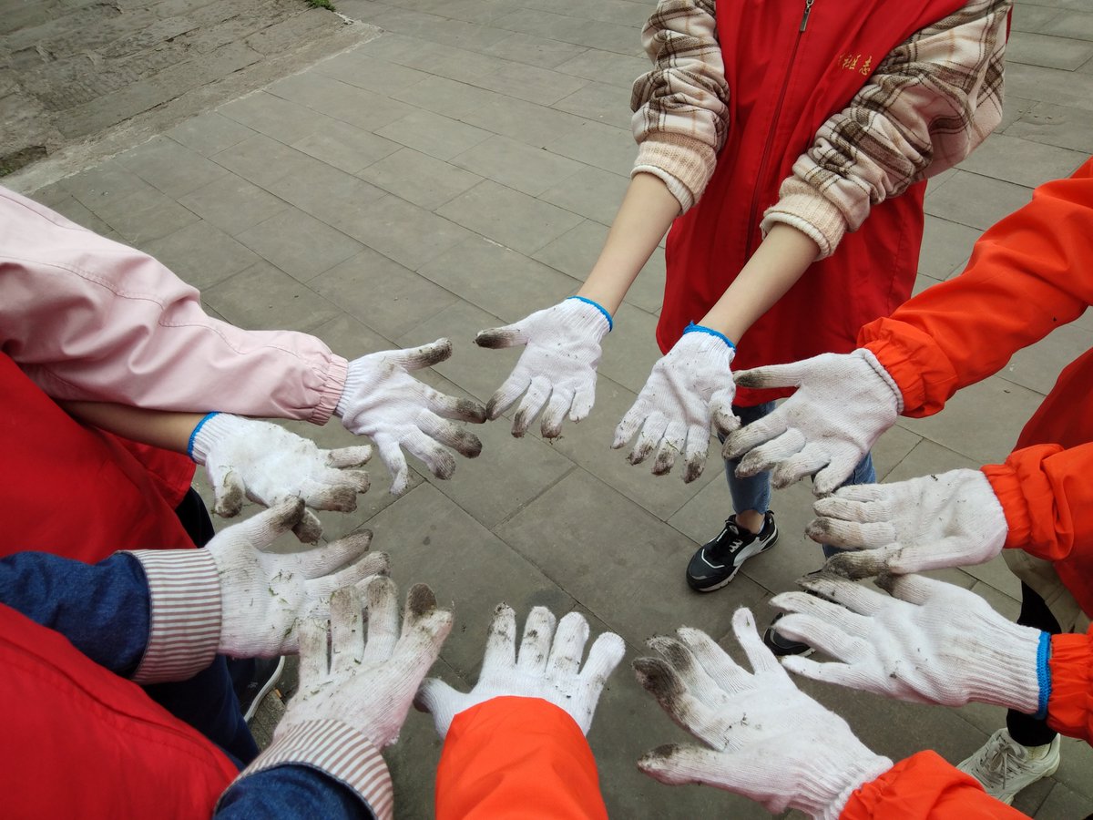 magicmntnmama's tweet photo. [Join our Saturday community garden cleanup! Bring gloves u0026 tools, 9am at Central Park. Free snacks for all!]， https://t.co/gdpRE71OdE