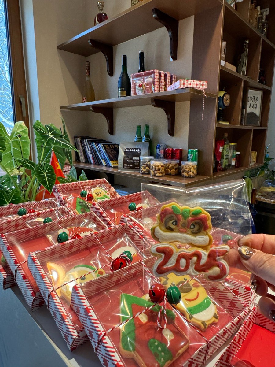 MetidjiSofi's tweet photo. Just borrowed a cup of sugar from my next-door neighbor, and she just gave me a whole batch of homemade chocolate cookies! Small acts make such big days. ， https://t.co/wEV1y3oF35