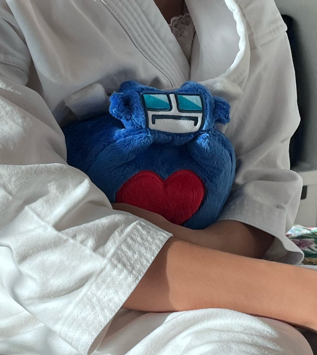 electrochairr's tweet photo. Magnus kitty is very loved https://t.co/pCwroaFN8Y