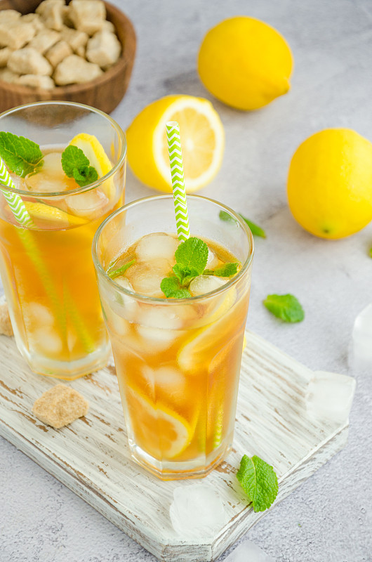 BleedingSouth's tweet photo. [Try this 2-min iced lemon mint tea! Steep black tea, muddle mint + lemon, top with ice. Refreshing summer sip ready!]， https://t.co/CKNDXWoqpa