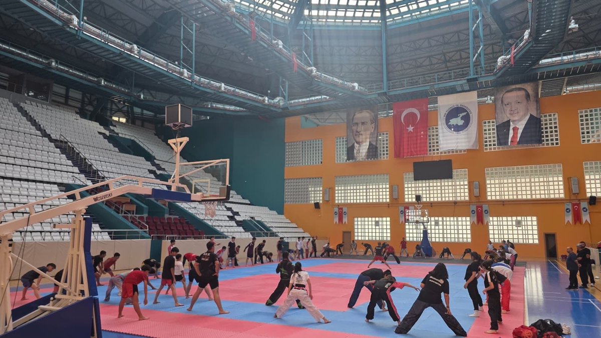 salimkayici's tweet photo. 17-20 Ağustos 2026 tarihleri arasında Van’da düzenlenen Kick Boks Gelişim Kampı, çeşitli illerimizden gelen 100 Sporcu ve Antrenörümüzün katılımıyla gerçekleştiriliyor.

Farklı şehirlerden gelen Sporcularımızın bir araya gelerek tecrübe paylaşımında bulunduğu, teknik ve sportif gelişimlerine katkı sağlayacak verimli bir kamp dönemi olmasını diliyorum.

Emeği geçen Antrenörlerimize teşekkür ediyor, tüm Sporcularımıza başarılar diliyorum.