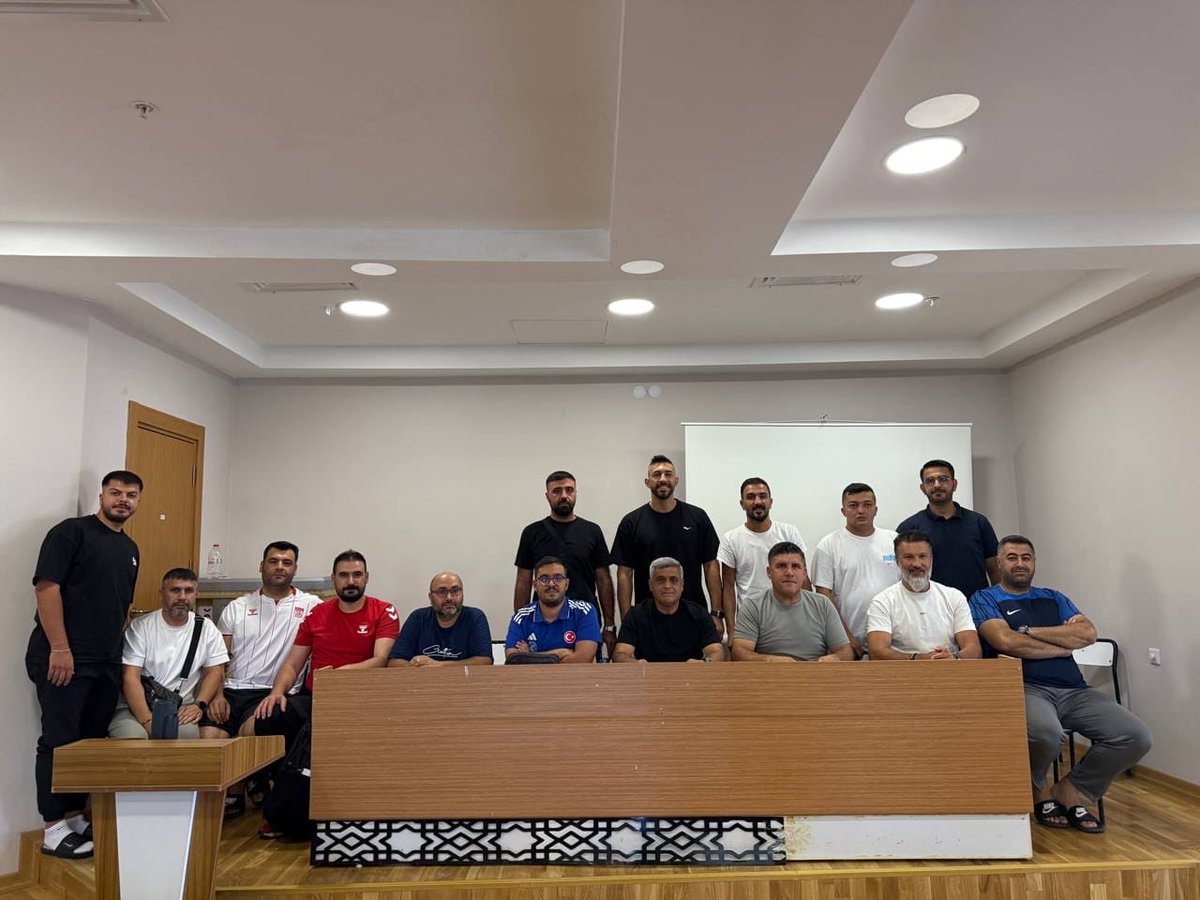 salimkayici's tweet photo. 17-20 Ağustos 2026 tarihleri arasında Van’da düzenlenen Kick Boks Gelişim Kampı, çeşitli illerimizden gelen 100 Sporcu ve Antrenörümüzün katılımıyla gerçekleştiriliyor.

Farklı şehirlerden gelen Sporcularımızın bir araya gelerek tecrübe paylaşımında bulunduğu, teknik ve sportif gelişimlerine katkı sağlayacak verimli bir kamp dönemi olmasını diliyorum.

Emeği geçen Antrenörlerimize teşekkür ediyor, tüm Sporcularımıza başarılar diliyorum.