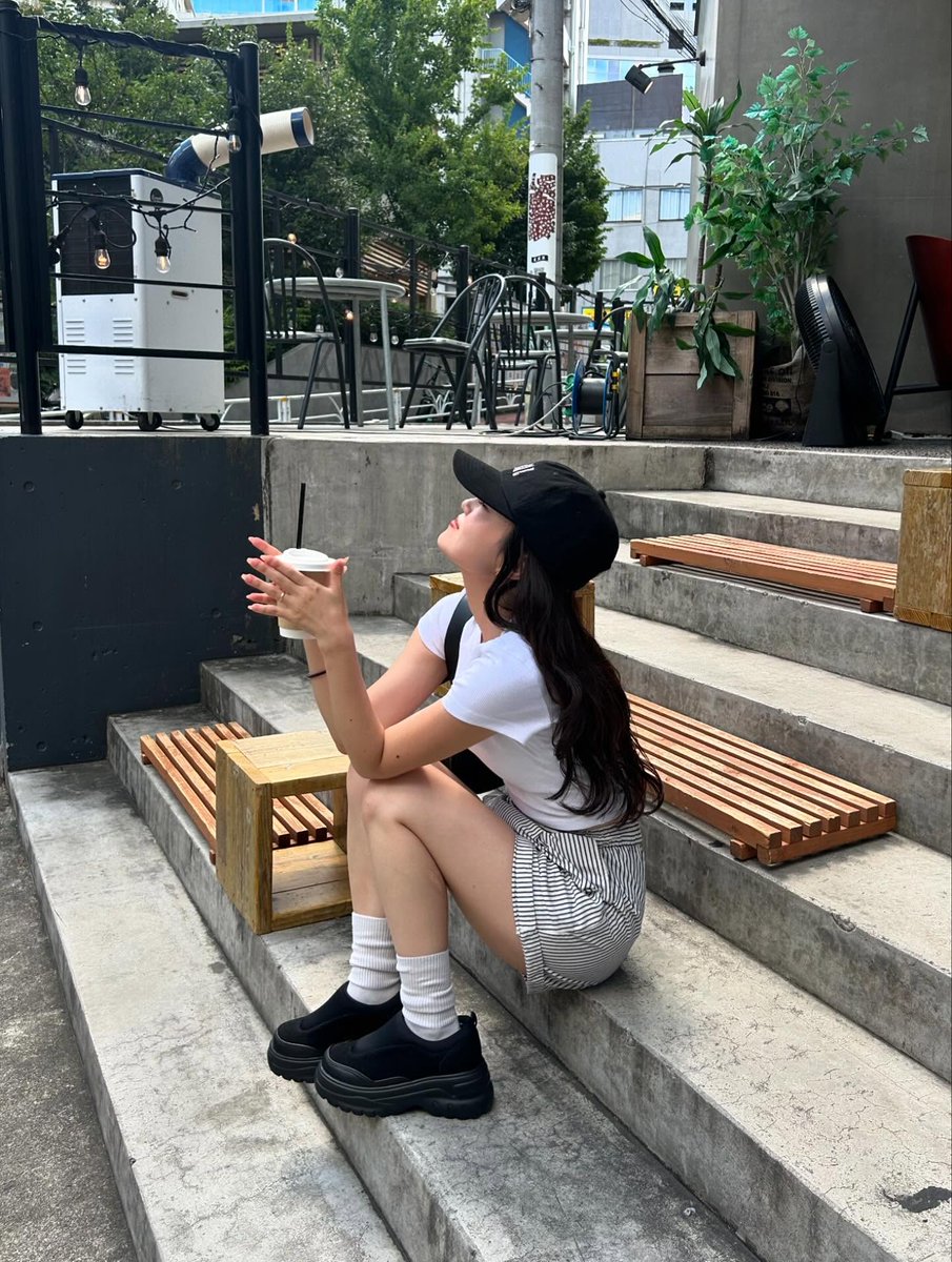 kamilozam's tweet photo. 朝起きる瞬間の『あと5分だけ…』の魔力は異常だと思う。本当そう思う。 😂
maDe https://t.co/HdmEb0Ol9R