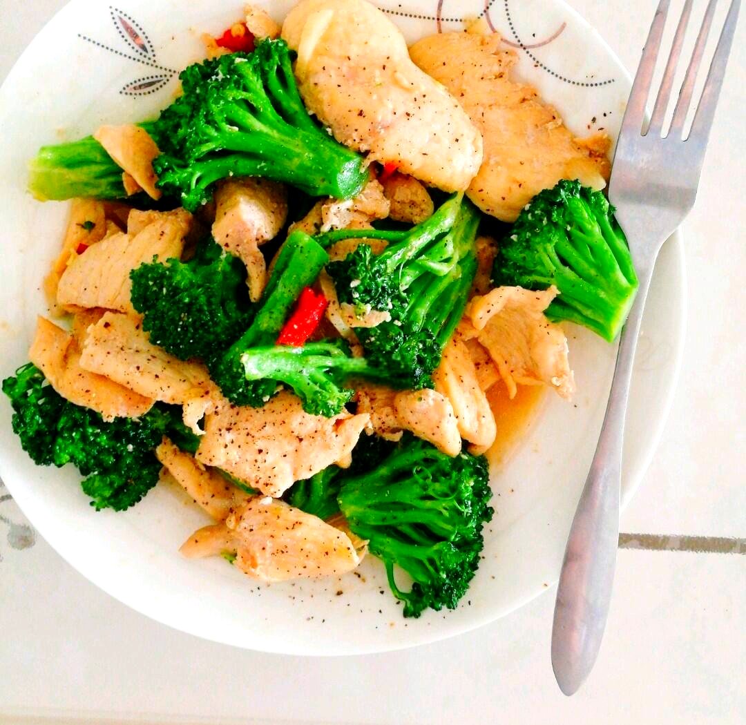 somervale's tweet photo. Tasty low-fat chicken and veggie bowl in 10 mins—perfect post-workout fuel! No fancy ingredients, just fresh, filling goodness for your fat loss journey https://t.co/BYWMXULzNr