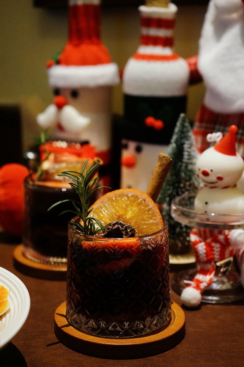 FrancoisJps's tweet photo. [Cheers to the cozy holiday season! Warm hugs, sweet treats, and little moments that make this time so special. ]， https://t.co/Lnqm0dCYmL