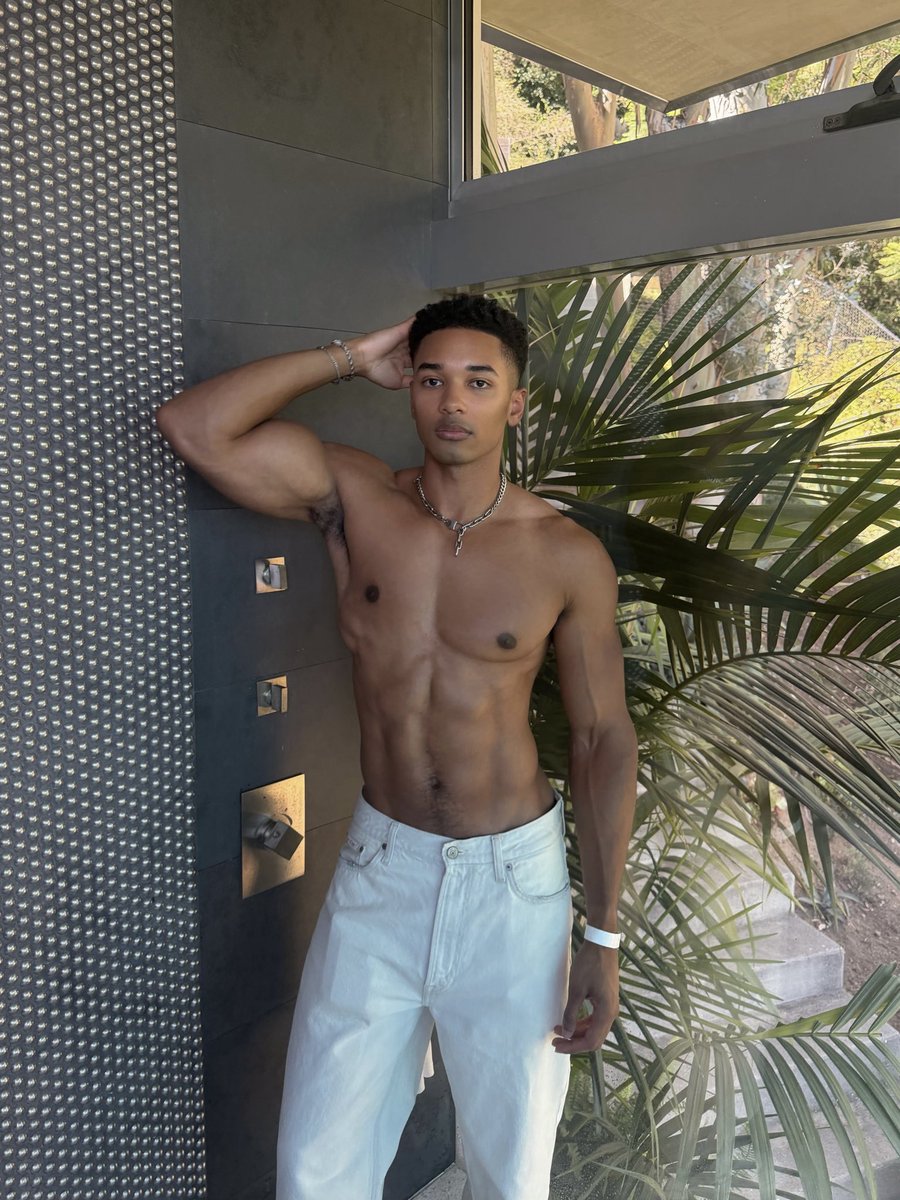 tylerjaems's tweet photo. It’s hot https://t.co/VeZkiq54ev
