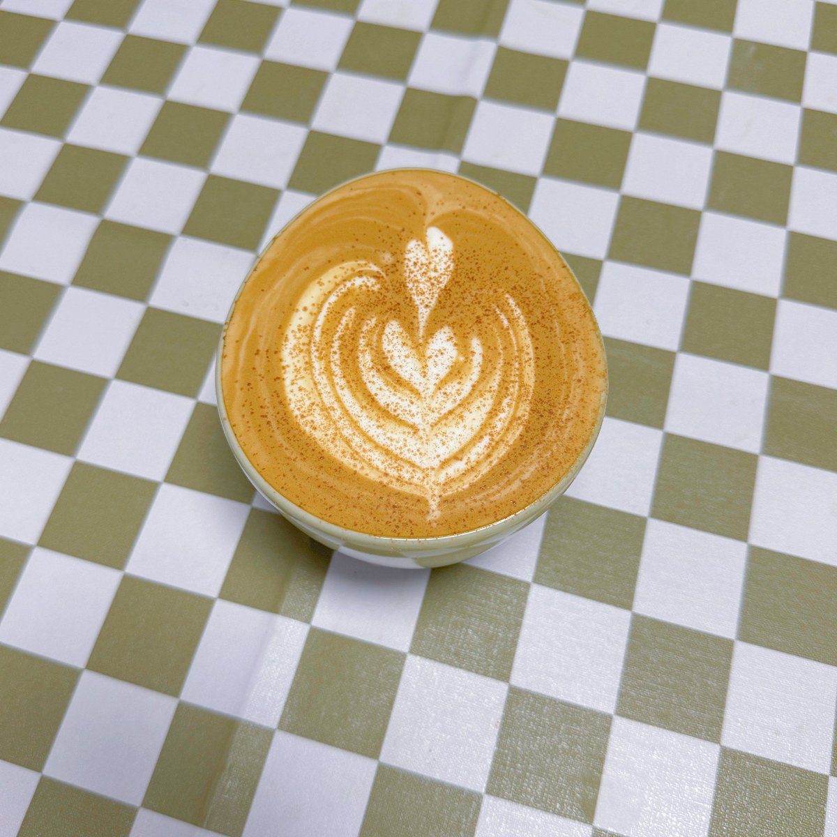 DeltaMohney's tweet photo. [ 5-min iced honey cinnamon latte at home! Brew espresso, add ice, stir honey u0026 a pinch of cinnamon, top with oat milk. Creamy, cozy, no café run needed!]， https://t.co/vA4RcLyHzr
