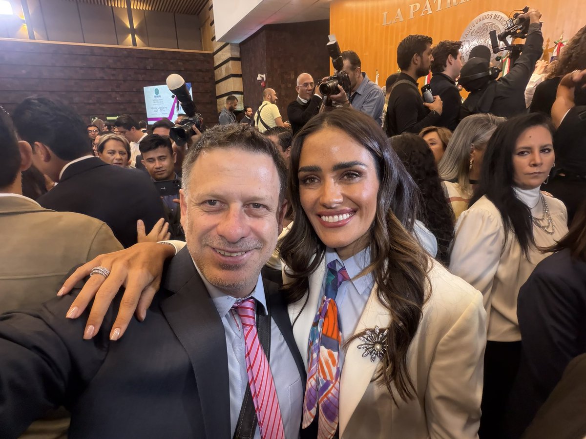 ferbelaunzaran's tweet photo. Gustazo encontrarme con @AlessandraRdlv en el informe de la diputada presidenta @kenialopezr.

Le reiteré que, frente al ataque rabioso del obradorato no está sola.

Y también nos reímos del cerovotos, la botana nacional. https://t.co/WCjmKxbzOk
