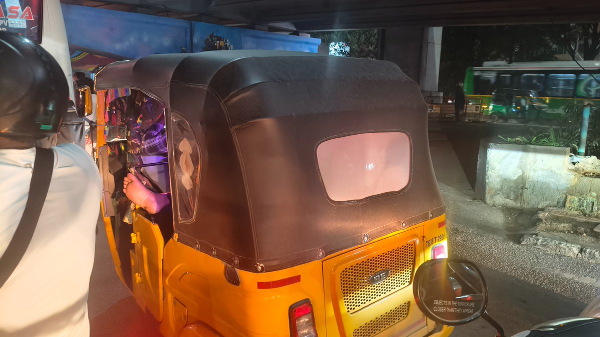HareeshG7x's tweet photo. @CYBTRAFFIC 

U turn blocked by the auto near Hitech Signal. Despite requests he jammed the traffic behind.

Location: https://t.co/OTviQCe0Ug

Date: 17-Aug 2026
Time: 8:00 pm https://t.co/86sbIlG57G
