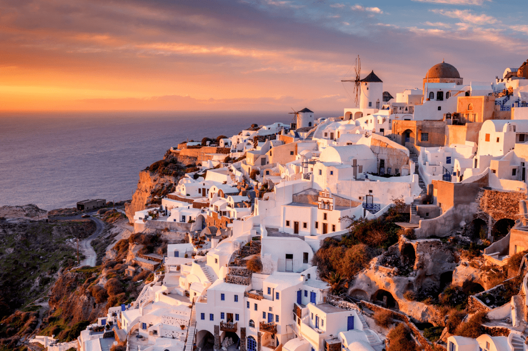 enock456's tweet photo. Chasing sunrise over Santorini’s white-washed cliffs—golden light painted every cobblestone, and the Aegean breeze carried the sweet tang of fresh figs. This is how the soul resets. https://t.co/nRSd7dbgDO