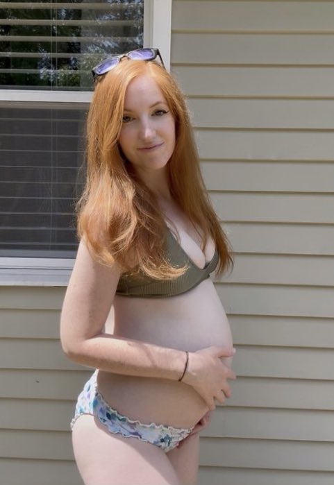 goddess_gingers's tweet photo. There is nothing more radiant than the beauty of a mother ❤️ She is just an breathtaking work of art @cocohohox
#MommaMonday #pregnancy #pregnantmommy #pregnantbeauty #pregnantmilf #MommaLove #sexymom #RedheadMILF https://t.co/qaM9oy3Q1J
