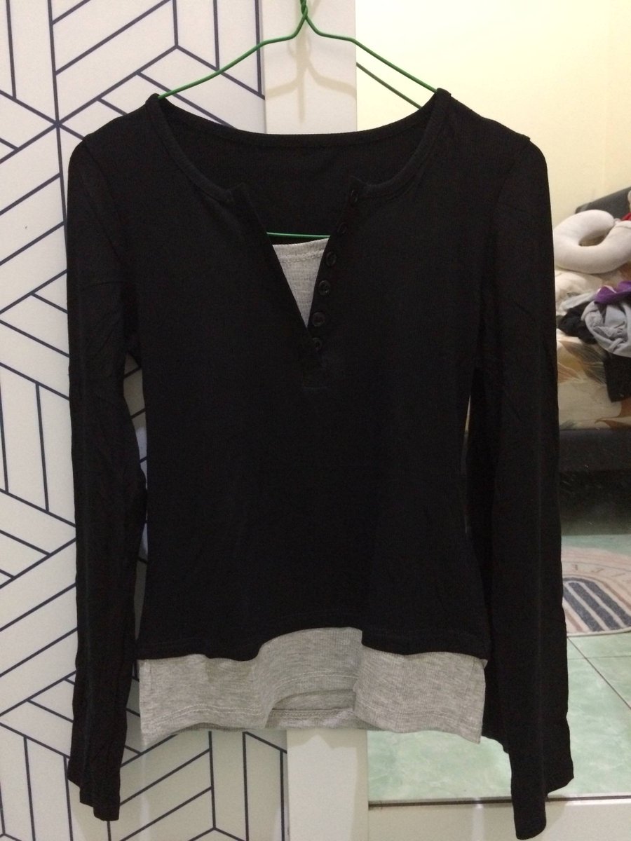 tiiiaa4_'s tweet photo. wts atasan kerah V size L LD 78-122, baru dicoba sekali msi ada labeltag yg mw dm 🆗 https://t.co/3KxfZLpMnV