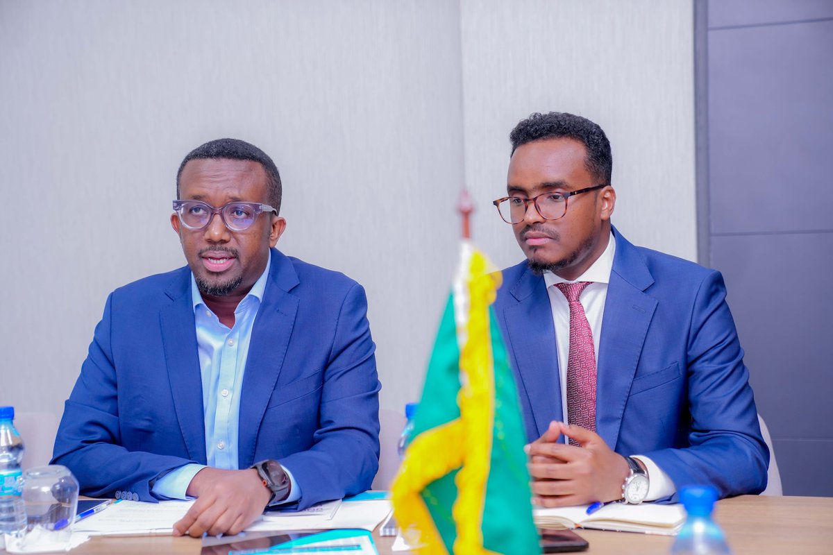 OmarFarukOsman's tweet photo. Important engagement today in Mogadishu with visiting African Continental Free Trade Area (@AfCFTA) Secretary-General @MeneWamkele and his delegation, putting social dialogue and labour rights where they belong: at the heart of Africa’s economic integration.

As trade unions, we believe stronger trade and investment must translate into decent jobs, protected labour rights and a real voice for organised labour at the table. Africa’s economic integration will be stronger when working people are recognised not only as beneficiaries but also as active partners in shaping its future. 

This is the path towards the Africa We Want!