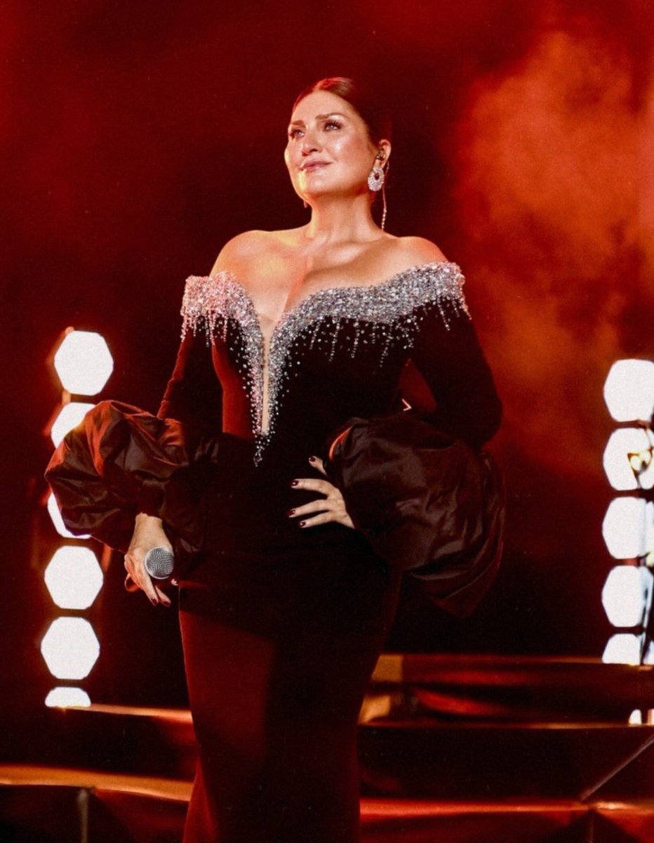 elifedaaaa's tweet photo. Güzeller güzeli Sibel Can 🧿 Her haliyle her zaman muhteşem 🌼 Her zaman en güzel ❤️ Mükemmelliyet 💛 @sibelcan https://t.co/EwNEpySRV8