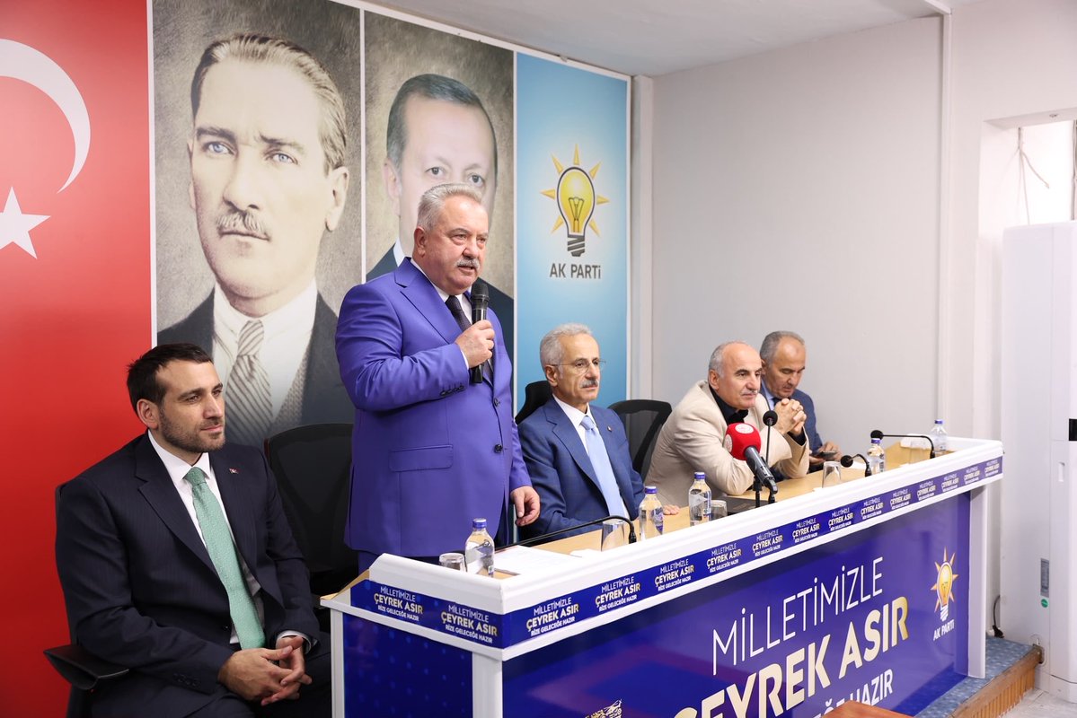 bburakak's tweet photo. Ulaştırma ve Altyapı Bakanımız Abdulkadir Uraloğlu’nu Merkez İlçe Başkanlığımızda misafir ettik ardından, teşkilat mensuplarımızla bir araya geldik. https://t.co/lujUdGfNmo