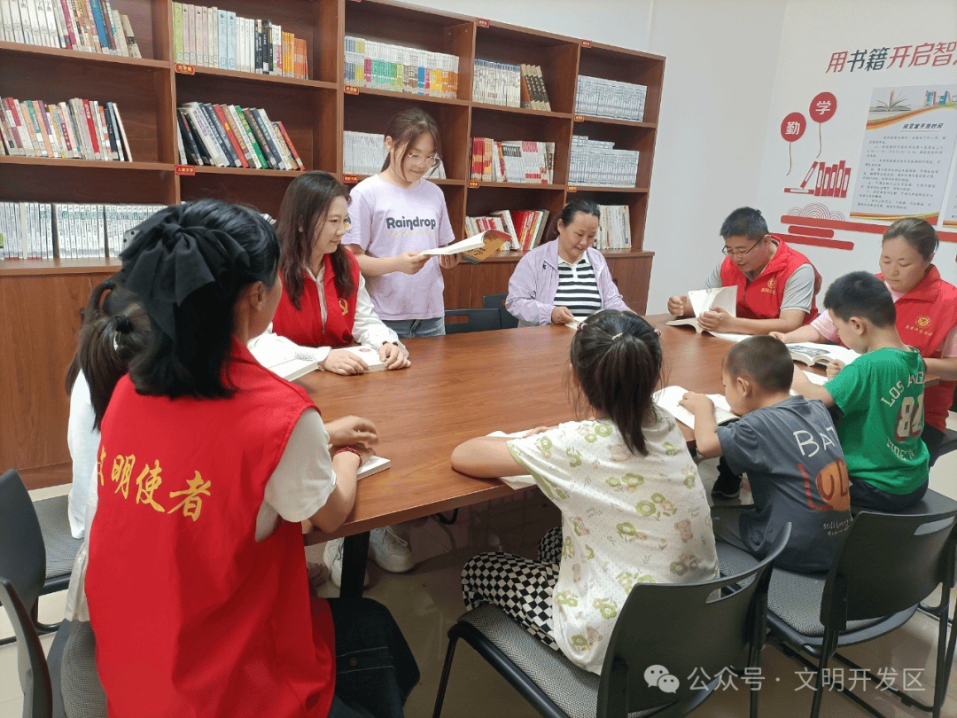 Basquin81169392's tweet photo. [Spent the morning helping sort books at the community library for underprivileged kids. Seeing their excited little faces when I handed them picture books Total win for a lazy rainy weekend. #VolunteerDays]， https://t.co/iQ0E5YuOrf