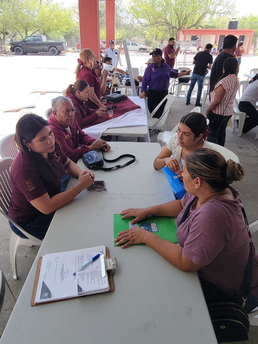 ITAVUTamps's tweet photo. Por instrucciones del gobernador @Dr_AVillarreal, el ITAVU, dirigido por Germán Fdz. Guzmán, fortalece la cercanía con las familias. En el Ejido La Carreta II, en San Fernando, participamos en el “Día del Pueblo”, acercando programas y servicios para atender a la ciudadanía. https://t.co/l89B2PoWDj