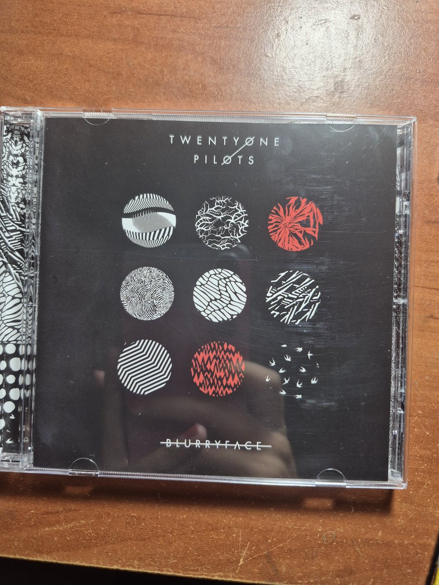 Idiotblurryface's tweet photo. @clankyhamster Booklet wrong placed in factory. https://t.co/egtLoSNOHG