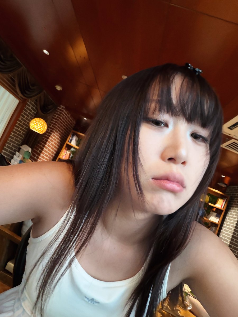 Eve_Diary_'s tweet photo. 见过Brat属性的刘海吗，非常难调 https://t.co/beP8ixajV3