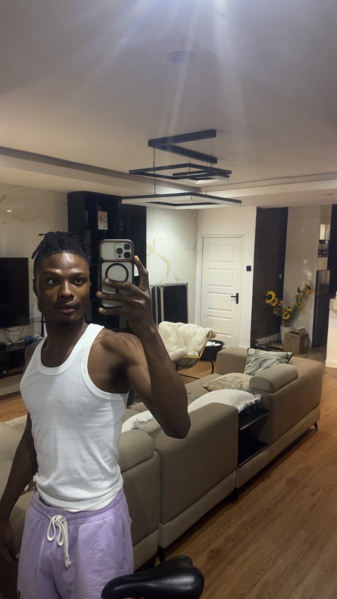 lifeofolaa's tweet photo. no need for filter i no be wizkid 😂😂🤳 https://t.co/CKagKCO5bi