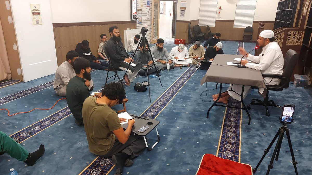 facultyhadithto's tweet photo. صور من سلسلة دروس عن (شرح مقدمة صحيح مسلم) للشيخ أحرار شريف (باحث بمرحلة الدكتوراه بكلية الحديث بالجامعة الإسلامية بالمدينة) في مركز الإمام البخاري بتورونتو

Pics from the Series on (Expl of the Intro of Sahih Muslim) by Shaikh Ahrar Shareef at Imam Bukhari Centre in Toronto https://t.co/LYlsffndwc