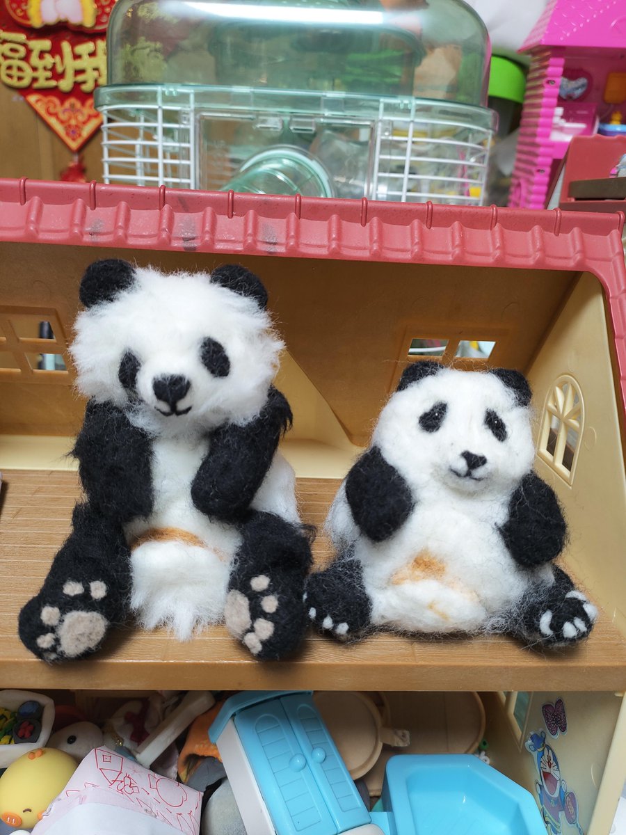 alphonseearplug's tweet photo. Just finished this cute felt panda keychain!  Perfect for adding a little handmade warmth to my bag, and it only took 2 hours—great weekend craft win! https://t.co/cbv5cOR5ym