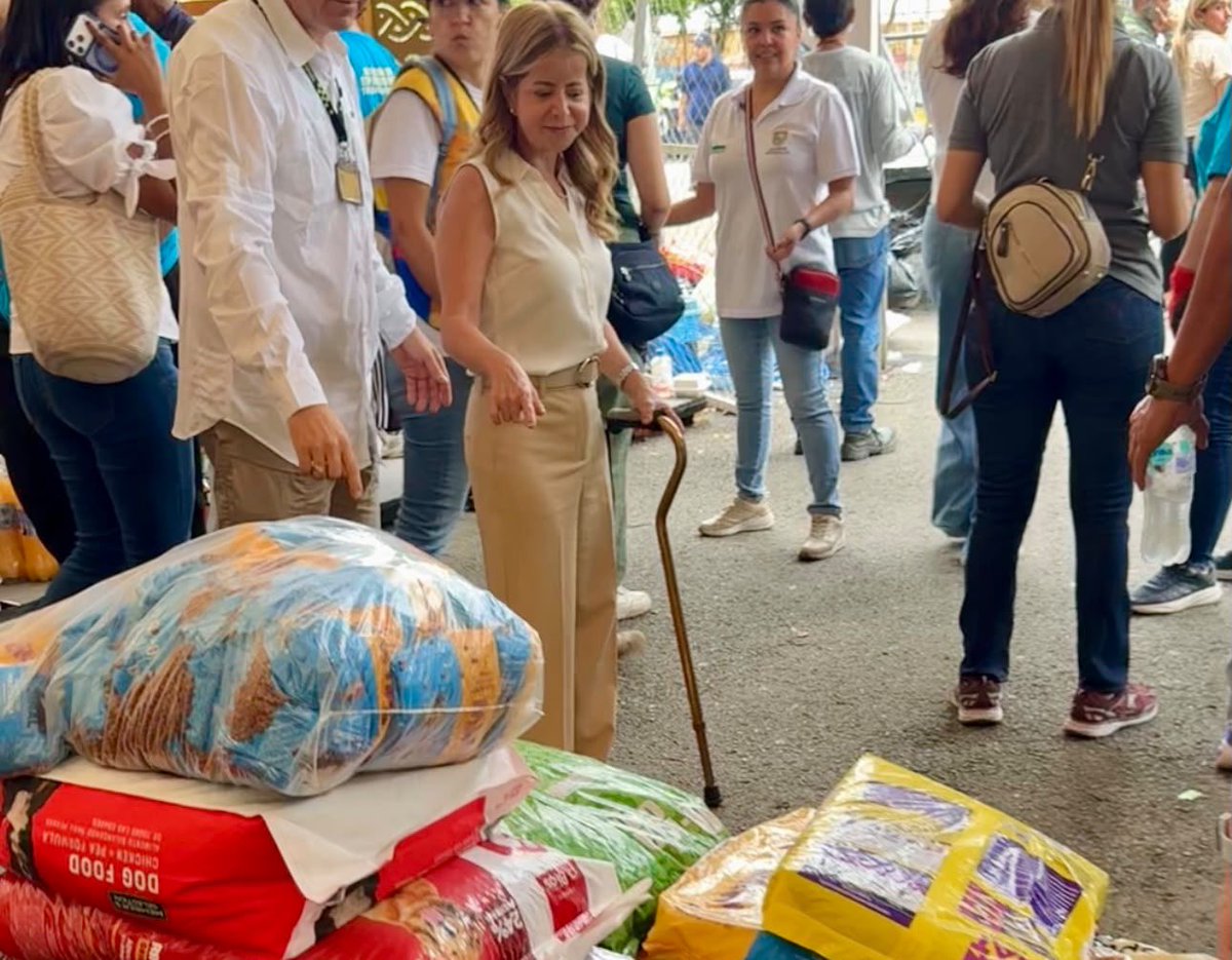 MinTransporteCo's tweet photo. Frente a la emergencia por el sismo, la prioridad es salvar vidas y llevar ayuda. Hacemos un llamado a los concesionarios viales a actuar con empatía, acatar las directrices del Gobierno y facilitar el paso humanitario en peajes.

https://t.co/9G09rYLPRA https://t.co/6JkMUcktb3