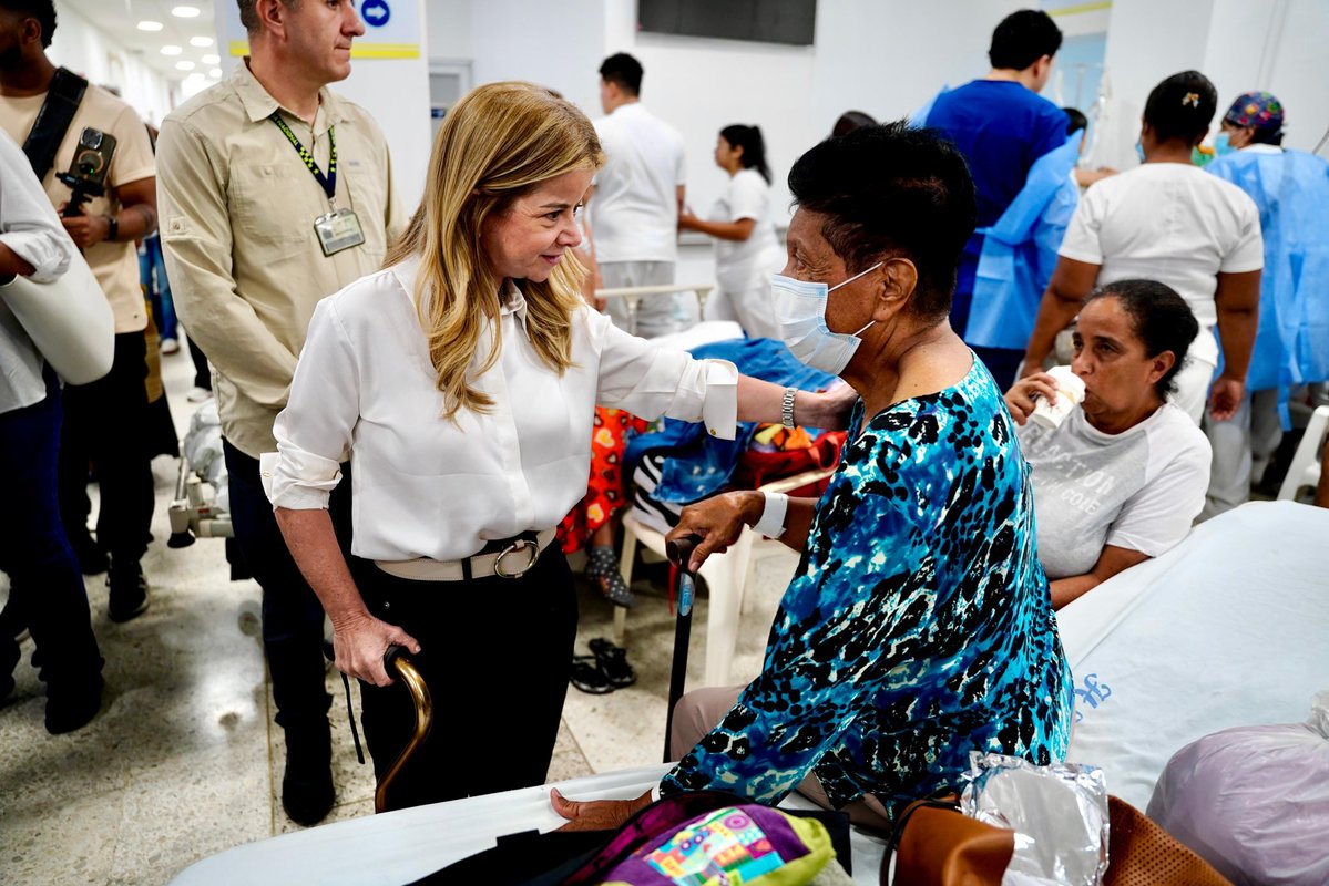 MinTransporteCo's tweet photo. Frente a la emergencia por el sismo, la prioridad es salvar vidas y llevar ayuda. Hacemos un llamado a los concesionarios viales a actuar con empatía, acatar las directrices del Gobierno y facilitar el paso humanitario en peajes.

https://t.co/9G09rYLPRA https://t.co/6JkMUcktb3