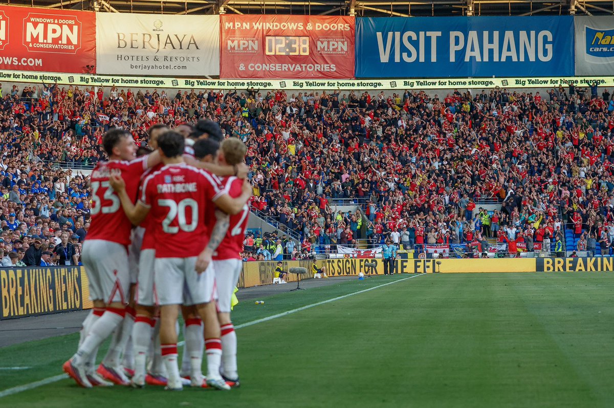 Wrexham_AFC's tweet photo. Just look at that away end 🤩

🔴⚪️ #WxmAFC https://t.co/jjfVRzD0ue