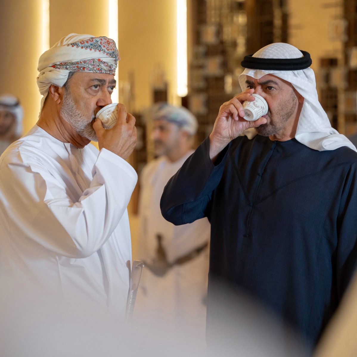 salimalnimr's tweet photo. شِب النار واخلط الهيل ف الدله 
خلها تفوح ابعزها والقهوه تفوحي

نحن  العرب امجادنا  بالجود والمله
نرقى بهيبه  واعتزاز  وطموحي https://t.co/XIcdvaeKHi