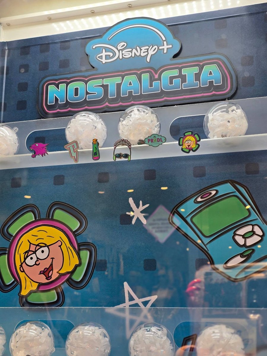 RadioDisneyMX's tweet photo. ¡Es momento de revivir los clásicos de Disney! 🎬

Ven a Toreo Parque Central y participa en la máquina de garra, podrías llevarte un pin lleno de #Nostalgia junto a #DisneyPlusMx ⭐

Tus películas favoritas están en Disney Plus 💫

#RadioDisneyCDMX https://t.co/k0V1eBJfGT