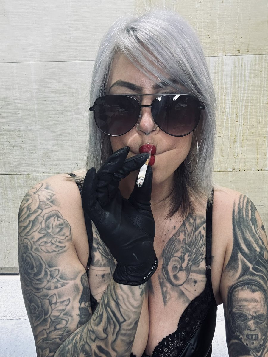 GoddessKSmokes's tweet photo. Breaking in another new pair of #subfunded gloves! #smokingfetish #glovefetish #sexysmoking #smokinggoddess #leathergloves #glovegoddess #capnolagnia #cheekhollowing @DailyDreamBabes @SheSmokes2026 @greg_battiste @Glovesmoke https://t.co/gsKW1hRGRn