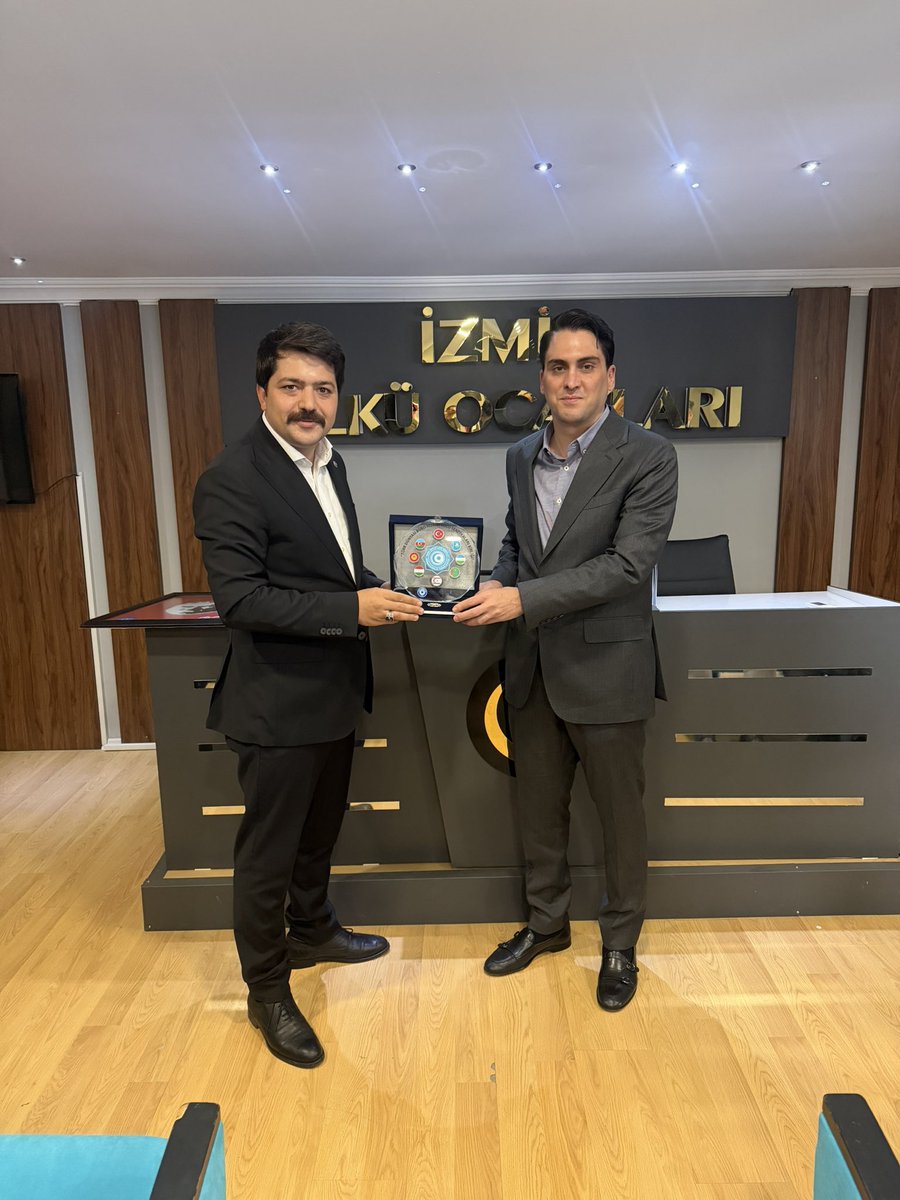 TarkanBANKUR's tweet photo. Ülkü Ocakları Eğitim ve Kültür Vakfı İzmir İl Başkanımız Sn. Burak Kılıç ‘ı ziyaret ettik.
Nazik kabulleri ve misafirperverlikleri dolayısıyla Sayın Başkanımıza teşekkür ediyoruz. 
Varolsun Teşkilatlarımız.

@burakkilictc https://t.co/DpmAhtgww8