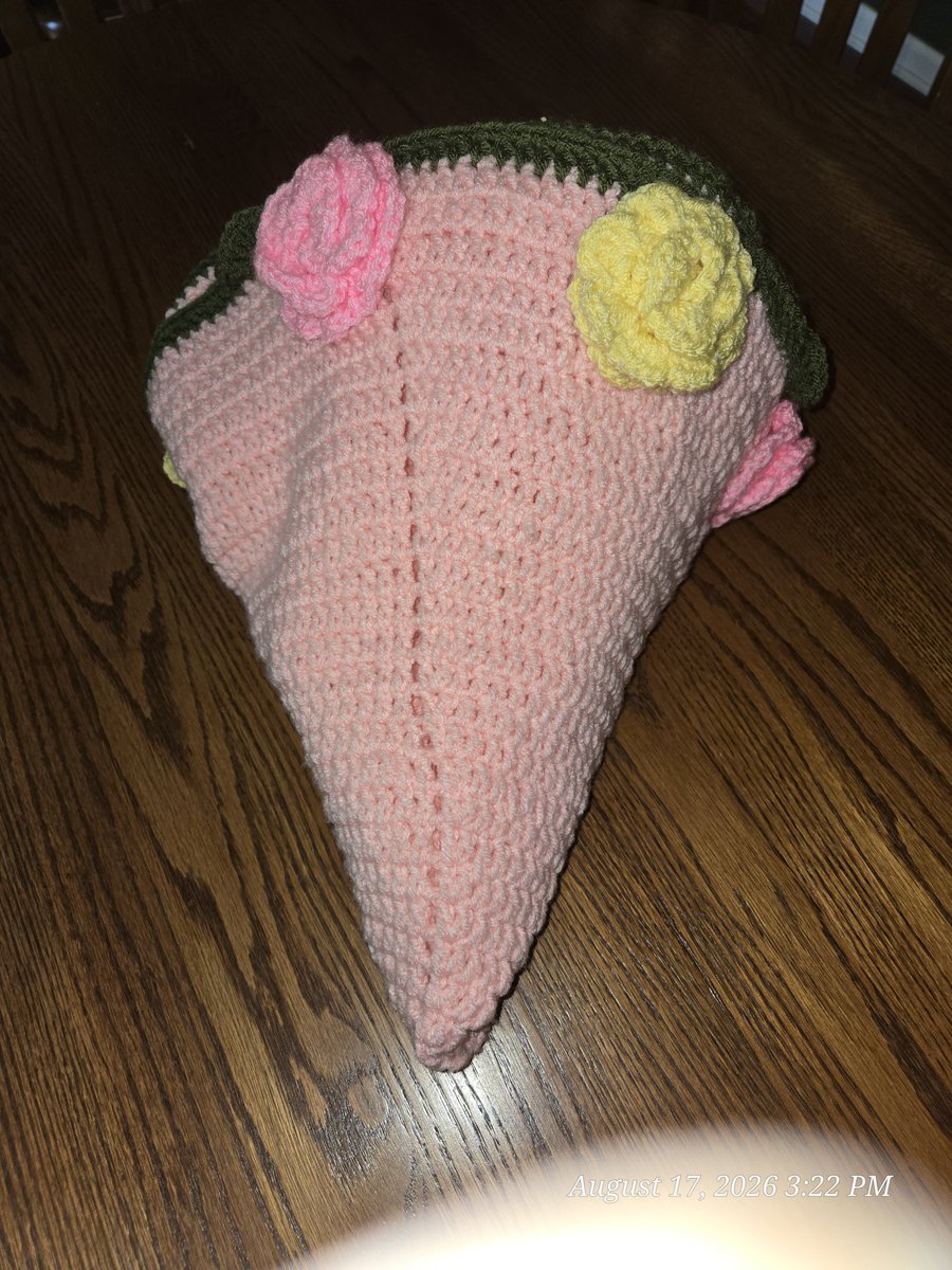 MadamQueen7072's tweet photo. #FinishedProject blossom bouquet blanket for my youngest daughter https://t.co/gzFF2WuV1H