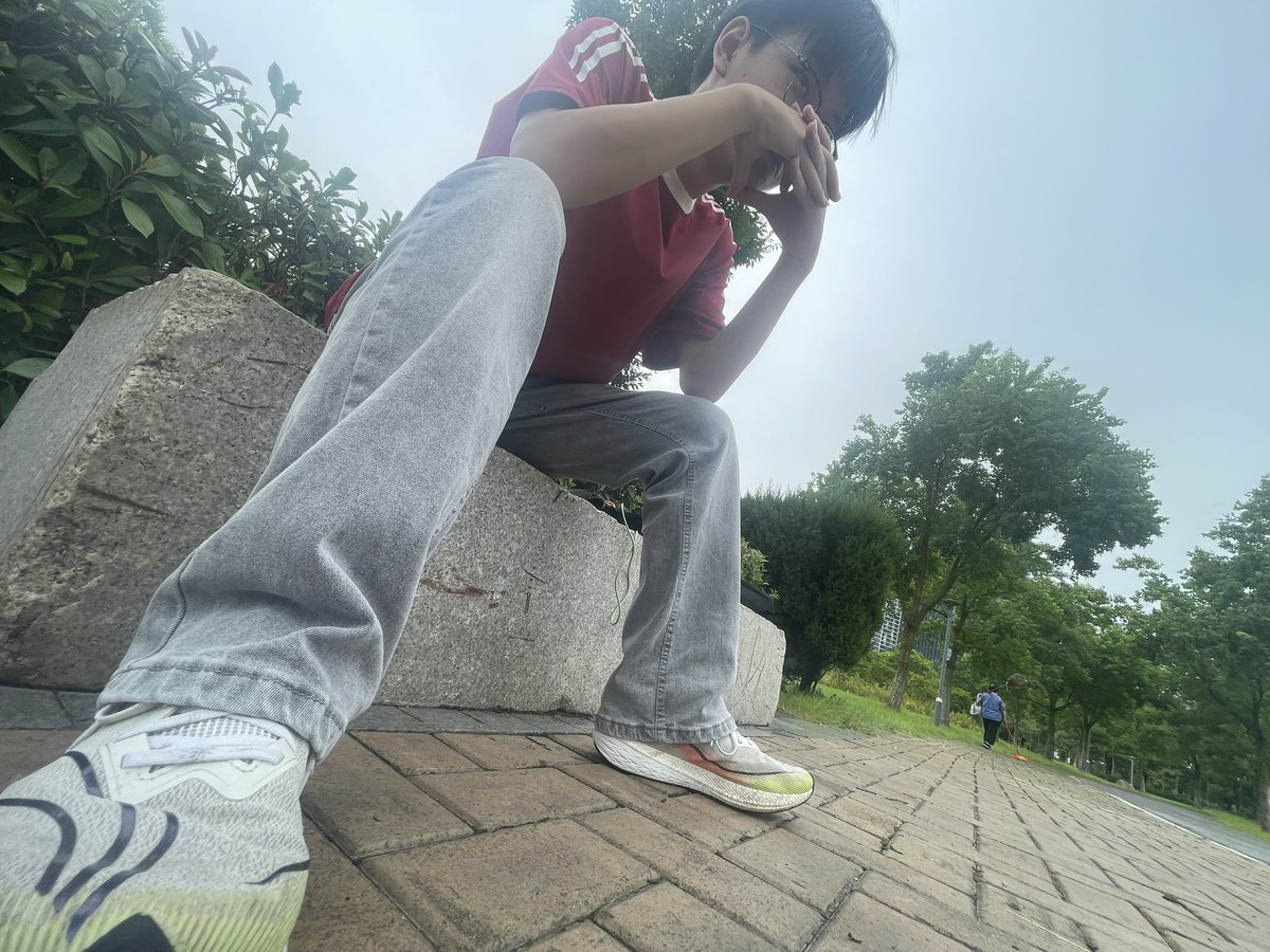 FLEsliy2778's tweet photo. 此人的淫商恐不在我之下。
小子。交出剩下的纸张，我需要用它们洗礼孩子们 https://t.co/Zg7gDAZehu
