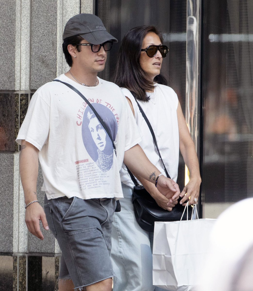 maviestat's tweet photo. Shane Hollander was spotted out in Ottawa with his mother and manager Yuna Hollander. https://t.co/16UlWdrepw