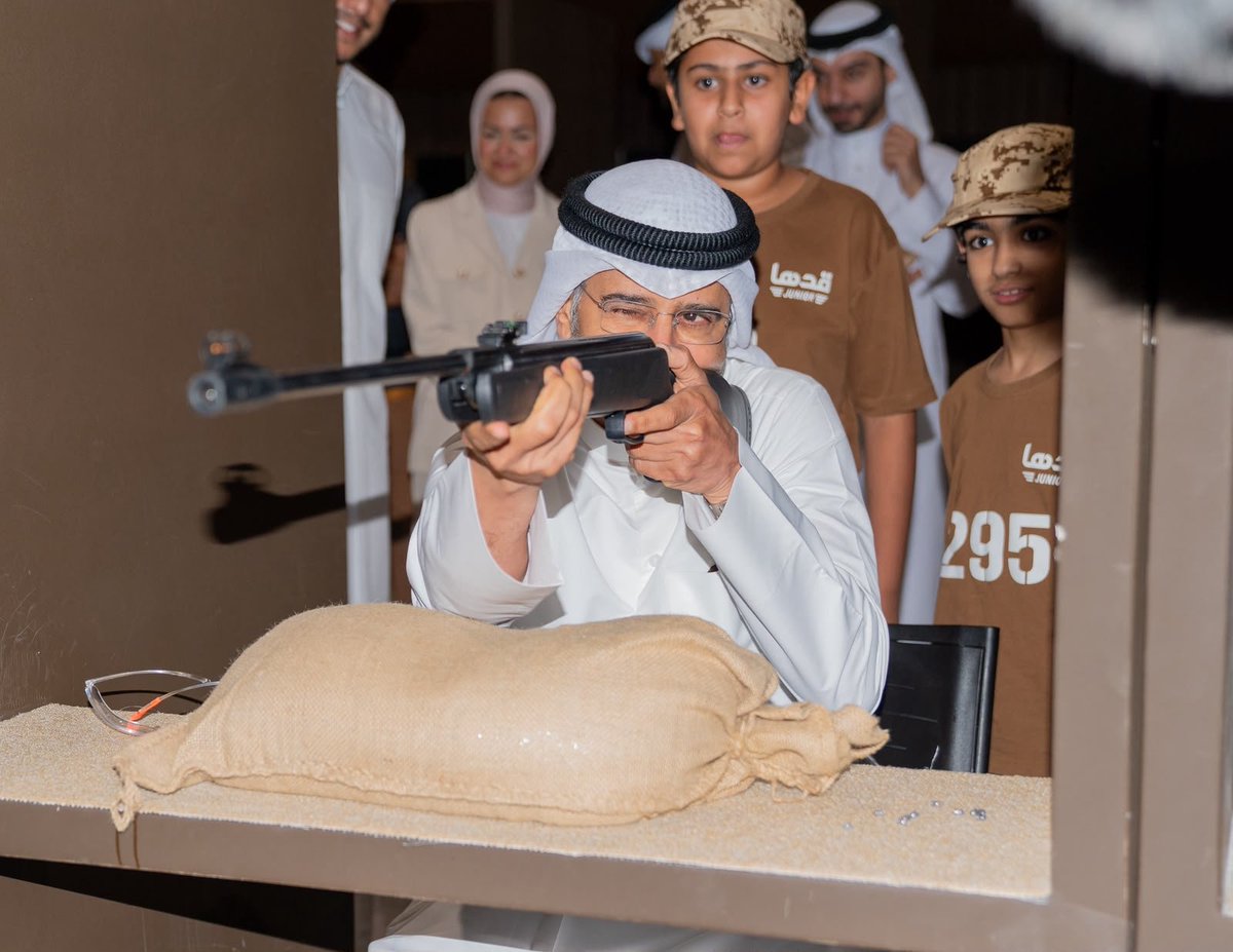 kuna_ar's tweet photo. وزير الدولة لشؤون الشباب والرياضة د. طارق الجلاهمة يشيد بما توليه مملكة البحرين من اهتمام بتنمية قدرات الناشئة والشباب وما تقدمه من برامج وتجارب نوعية 

- خلال زيارته معسكر (قدها جونيورز) التدريبي للناشئة برفقة وزيرة شؤون الشباب البحرينية روان توفيقي 

 https://t.co/qHM6G0Jy11

#كونا #الكويت