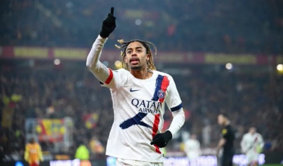 AnythingLFC_'s tweet photo. 🚨Bradley Barocla will NOT REJOIN the PSG transfer until his future is resolved.

PSG do not want to risk a potential transfer with Liverpool expected to make a new offer quickly - @FabriceHawkins https://t.co/aPsWHBLYO4