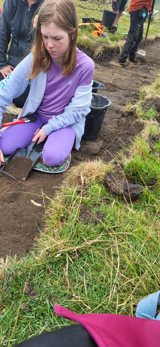 gina7702's tweet photo. @theAliceRoberts 
The Burnley and Nelson big dig.
One way to spend the summer holidays. Happy Abbie. https://t.co/uXg1qOb8T8