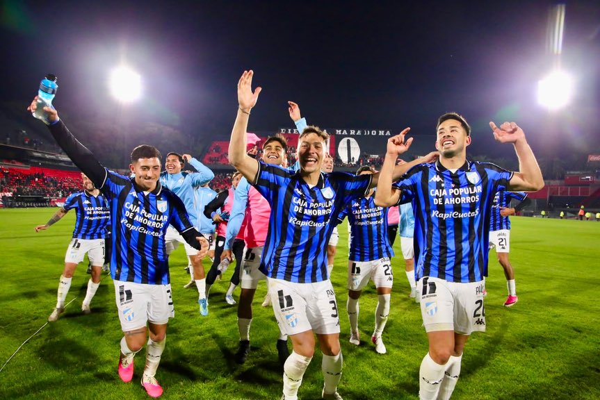 EncuestasDknas's tweet photo. ¡TRIUNFAZOOOOO DEL MÁS GRANDEEEEE DEL NOOOOOORTE🩵🤍!

@ATOficial suma 3 puntos de oro en condición de visitante y ahora se vienen 2 finales más de local.

Todos juntos más que nunca🤜🏼🤛🏼.

¡Vamos Decano⚽️💪🏼! https://t.co/ZDhyzwY5DG