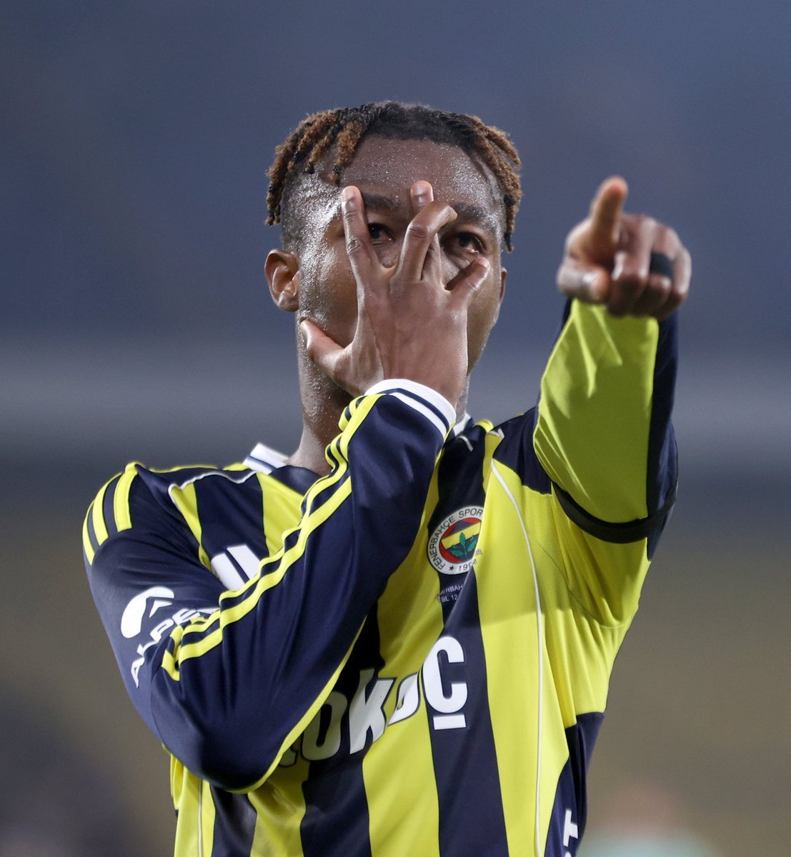 musaucan33's tweet photo. Bahsettiği oyuncu Nene.

İrfan Can'ın 6 senede verdiği gol katkısını neredeyse tek sezonda verdi.

Satmazlar, bu sene de 2000 dk+ alırsa muhtemelen seneye geçer, tur bindirir.

GS 10 yabancıya sıkışıp, tutacağı belirsiz U23'e 30m basıyor, biz tutmuş olanı satmaya çalışıyoruz.

Umarım Şerif'te yapılan hata tekrarlanmaz. Satılırsa skandal olur.