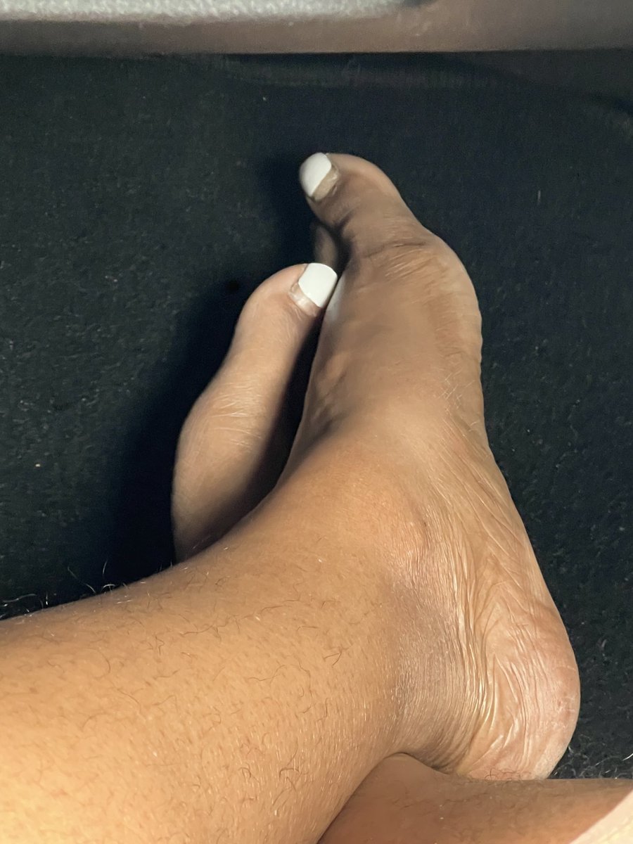 MadamSolefully's tweet photo. Who’s going to show #MadamSolefully some attention on this #MessyMonday #Fetish #FootFetish #Messy #Feeties #Foot #EbonyFeet https://t.co/TaeS4Er1Mc