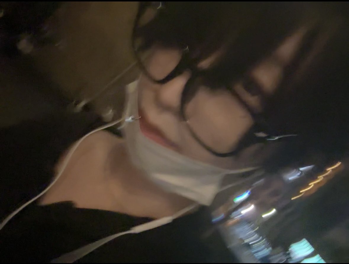 _xffivt's tweet photo. 黒眼鏡.. https://t.co/dCu4On0QNs