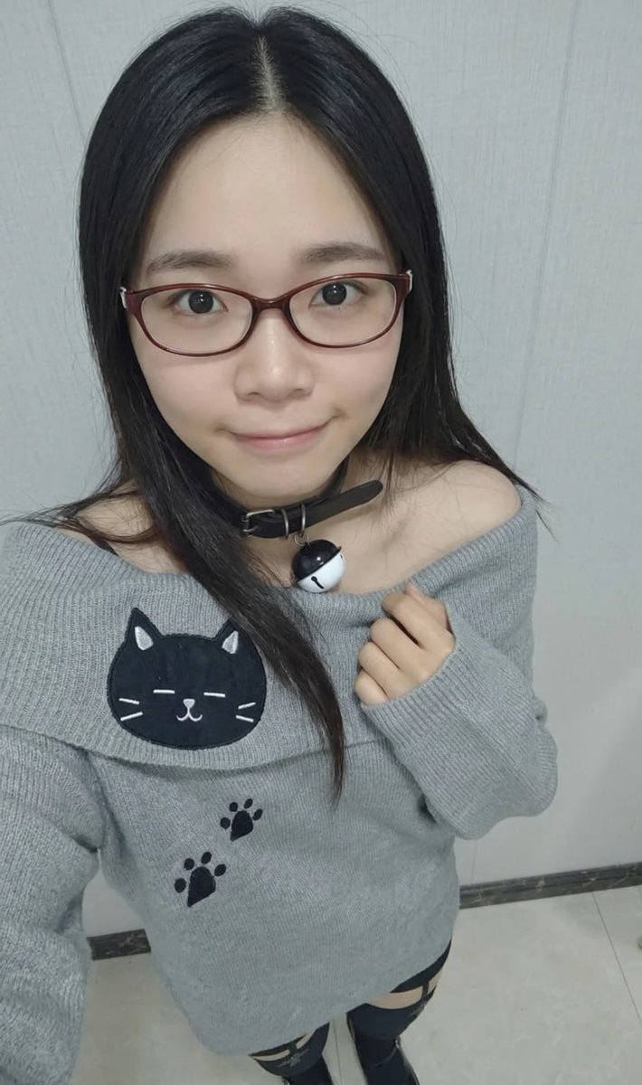lb9q9's tweet photo. 暑假真的太無聊了 
最近好像越來越喜歡有人陪我聊天
只是聊著聊著 
好像很容易變得不太正經 https://t.co/AQFnjjYenf