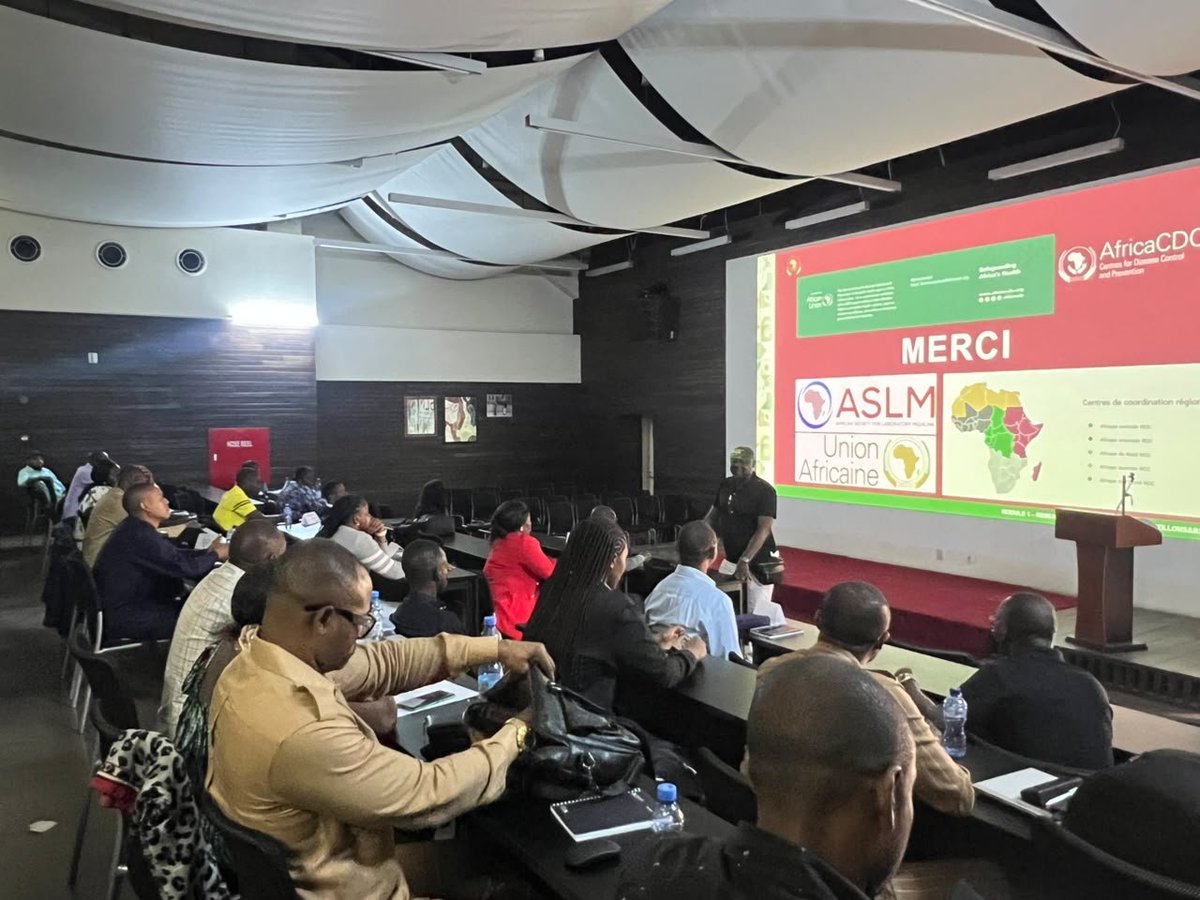 Insprdc's tweet photo. 🧪🇨🇩 #Ebola Bundibugyo : L’#INSP renforce la biosécurité au cœur de la riposte.
Face à Ebola, sécuriser chaque prélèvement, c’est protéger chaque acteur de la riposte.
Du 10 au 14 août à l’#INRB, l’#INSP-RDC, en partenariat avec #Africa CDC et l’#ASLM, a renforcé les compétences d’experts de la #RDC, du #Congo, du #Burundi et de la #RCA sur la biosécurité de terrain et la gestion sécurisée des échantillons à haut risque.
🔬 Manipulation | 📦 Triple emballage | 🚚 Transport sécurisé | 👥 Formation des formateurs
🎯 Objectif : constituer un pool d’experts capables de démultiplier les compétences et de renforcer durablement la sécurité des laboratoires et des équipes sur le terrain.
💪 Par son leadership scientifique et technique, l’#INSP transforme l’expertise en capacité d’action pour une riposte Ebola plus sûre, plus rapide et mieux coordonnée.
#INSPRDC #Ebola #Bundibugyo #Biosécurité #RiposteEbola #SantéPublique
@Presidence_RDC @PrimatureRDC @MinSanteRDC @AfricaCDC
