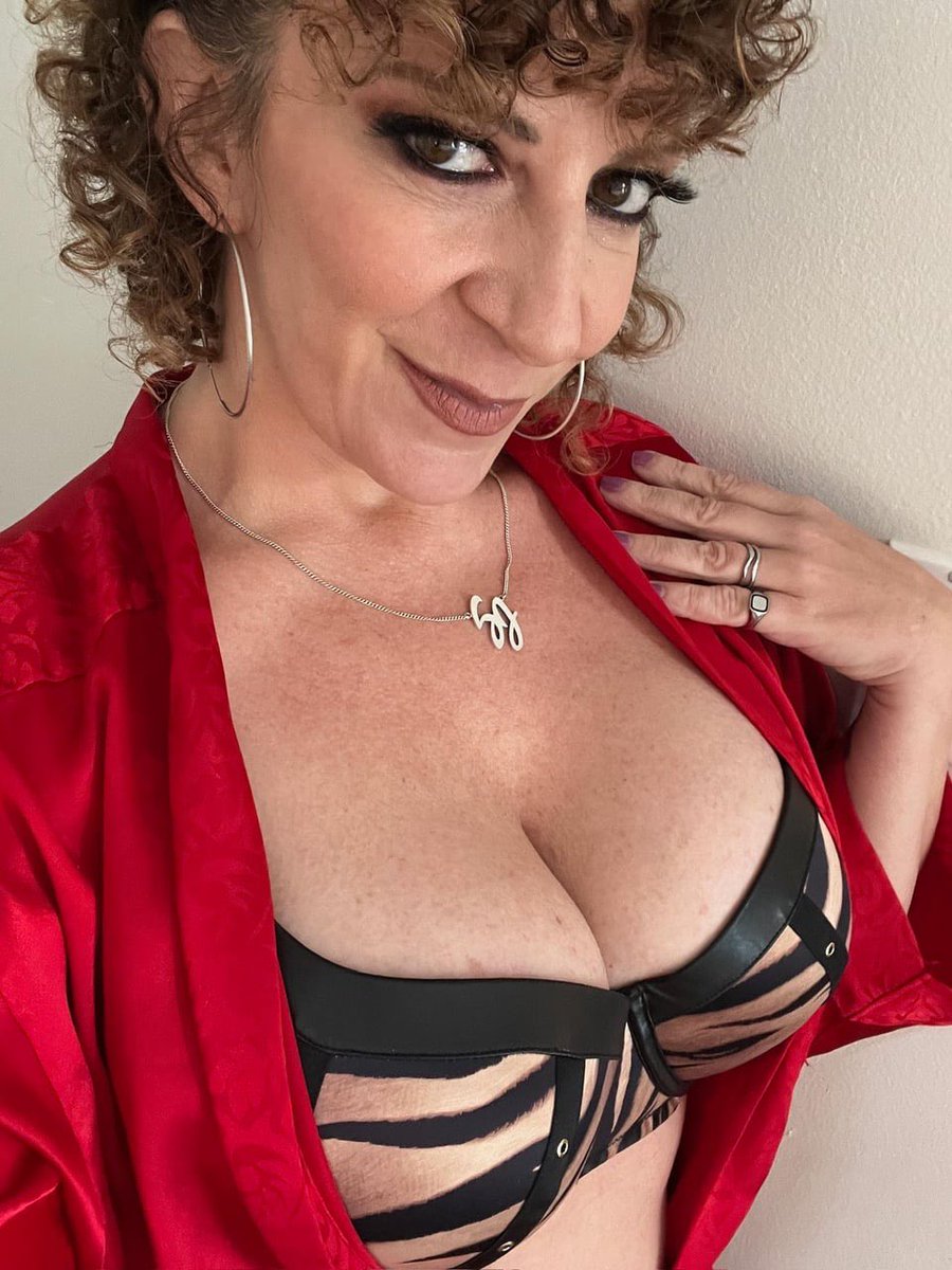 NSFWSARAJAY's tweet photo. I'm ready for you in the bedroom... what's taking you so long? 😈 https://t.co/YyHX0wmvp2