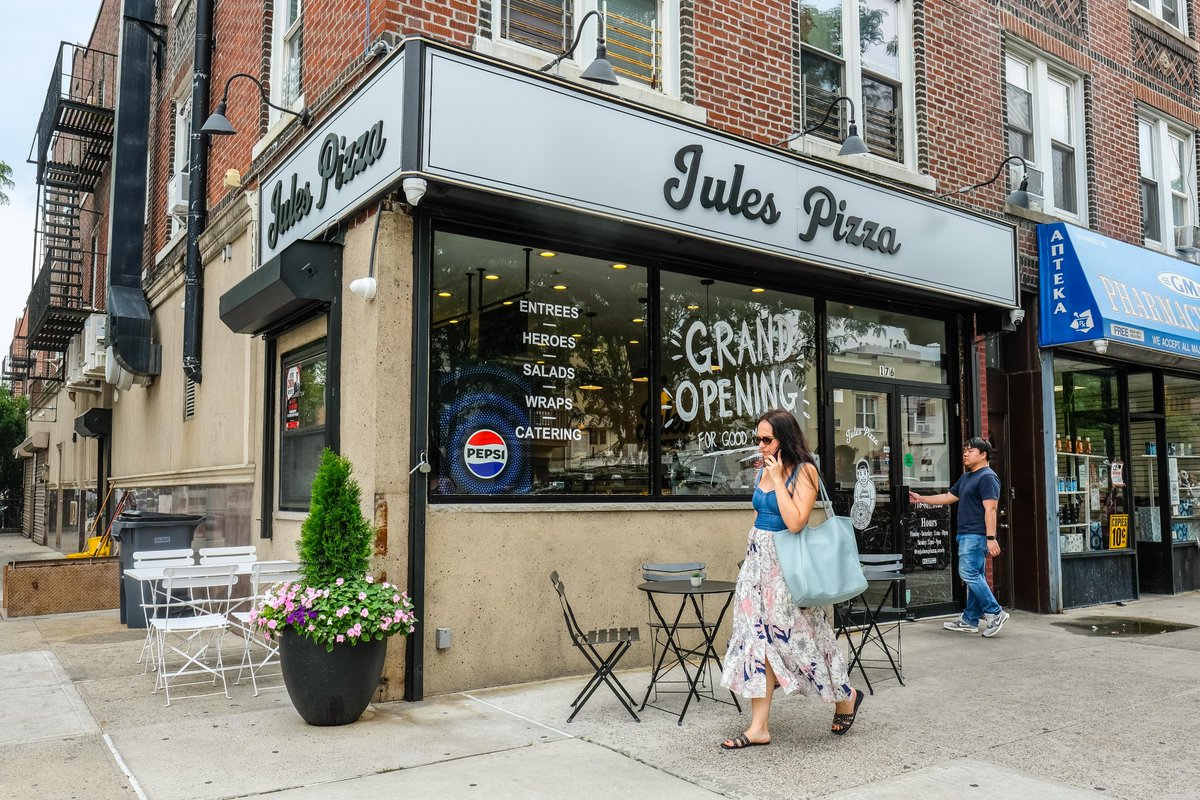 brooklynmag's tweet photo. Jules Pizza is bringing seriously good slices, pinwheels, and “crazy pies” to Bensonhurst. The father-and-son-run spot is already a neighborhood hit, with @Scoboco declaring its Buffalo chicken pinwheel one of his favorite things he’s eaten all year. https://t.co/yhJRKMvntv